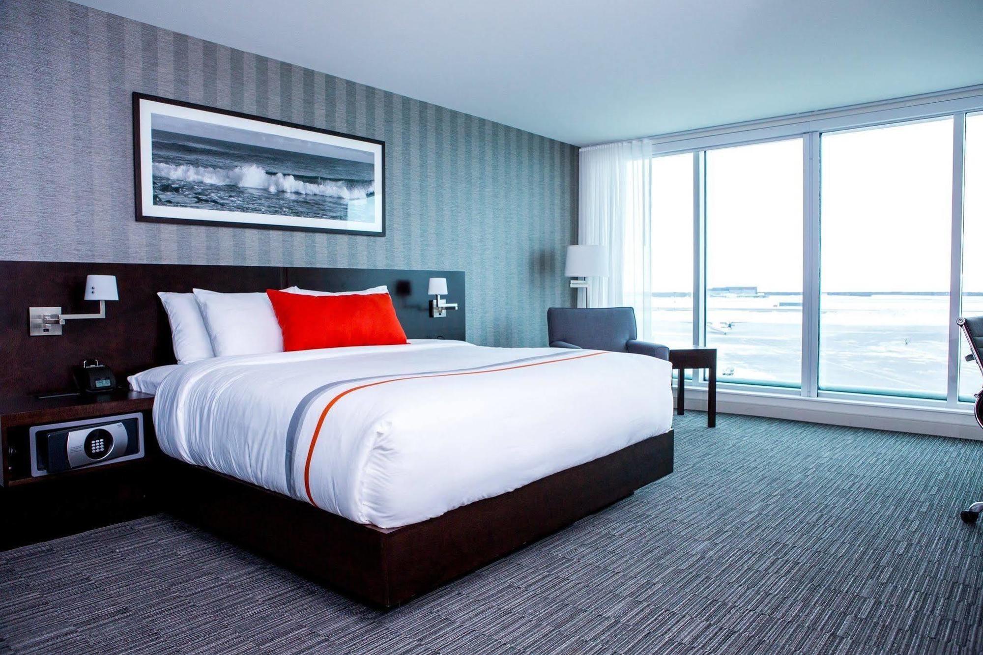 The Grand Winnipeg Airport Hotel By Lakeview Exterior photo