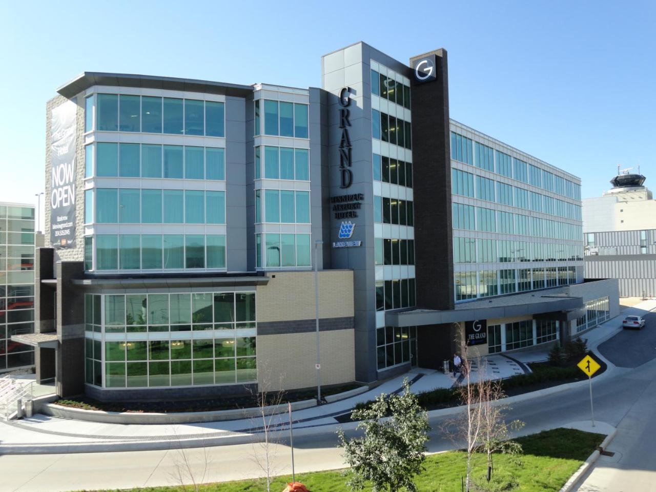 The Grand Winnipeg Airport Hotel By Lakeview Exterior photo