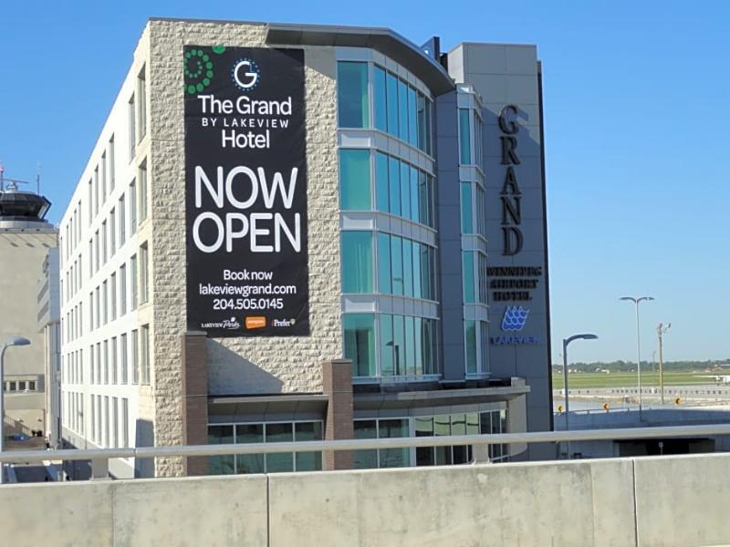 The Grand Winnipeg Airport Hotel By Lakeview Exterior photo