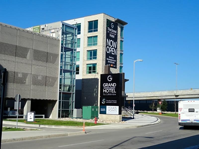 The Grand Winnipeg Airport Hotel By Lakeview Exterior photo